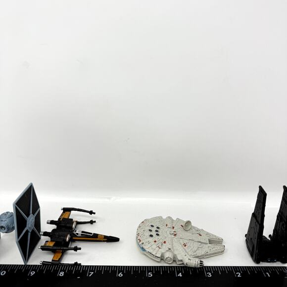 Star Wars Lot 4 Fighter Millennium Falcon Kylo Ren’s Nostalgia Action Figures - Picture 12 of 12